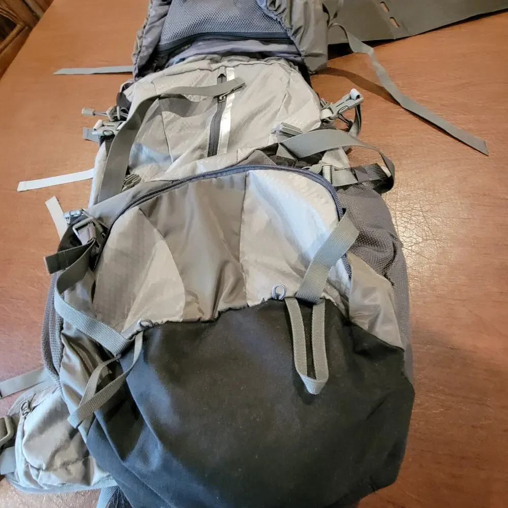 Ghostek NRGcamper Hiking Camping 60L Backpack Gray New with tag